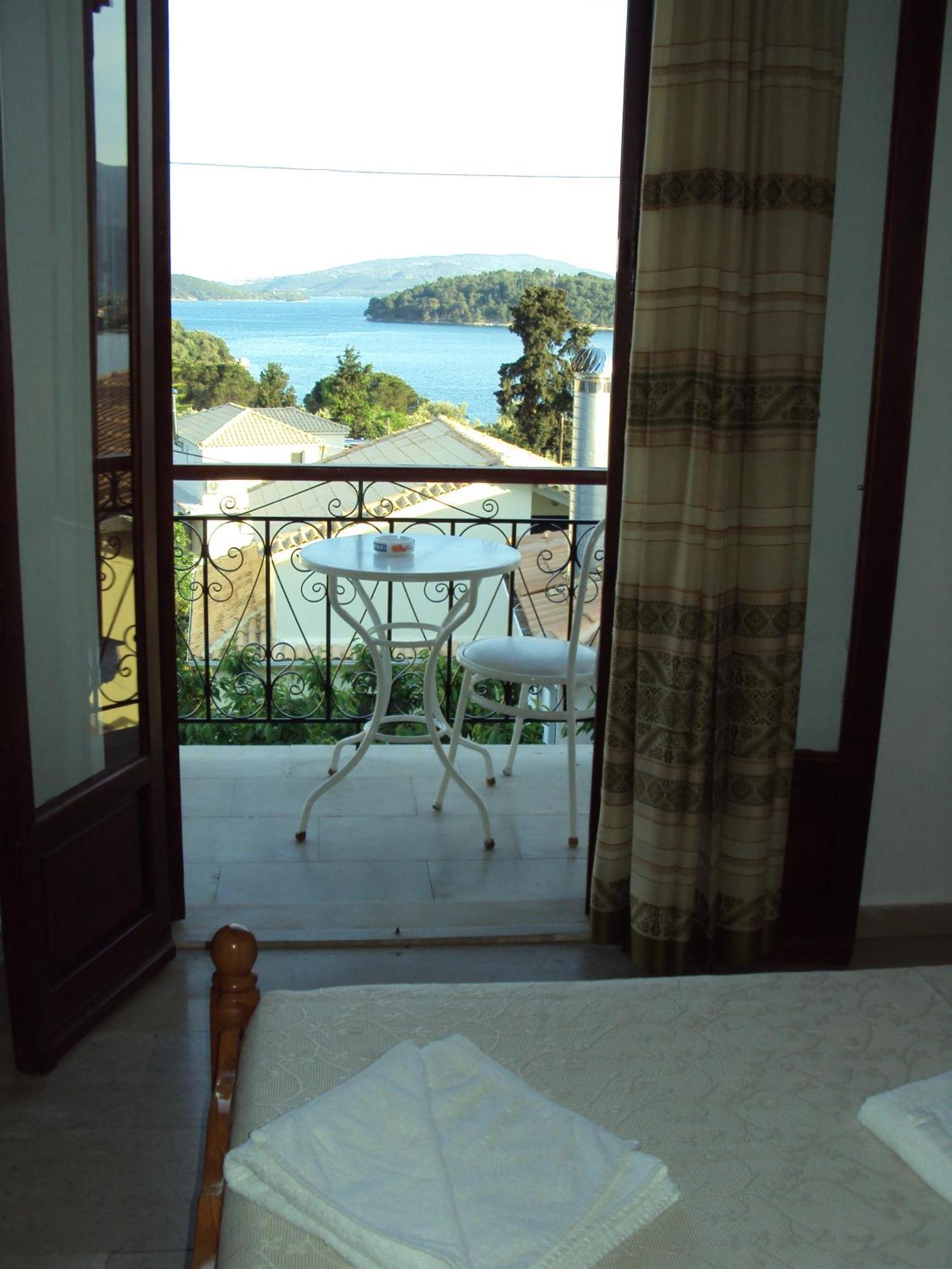 Nostos Hotel 2*